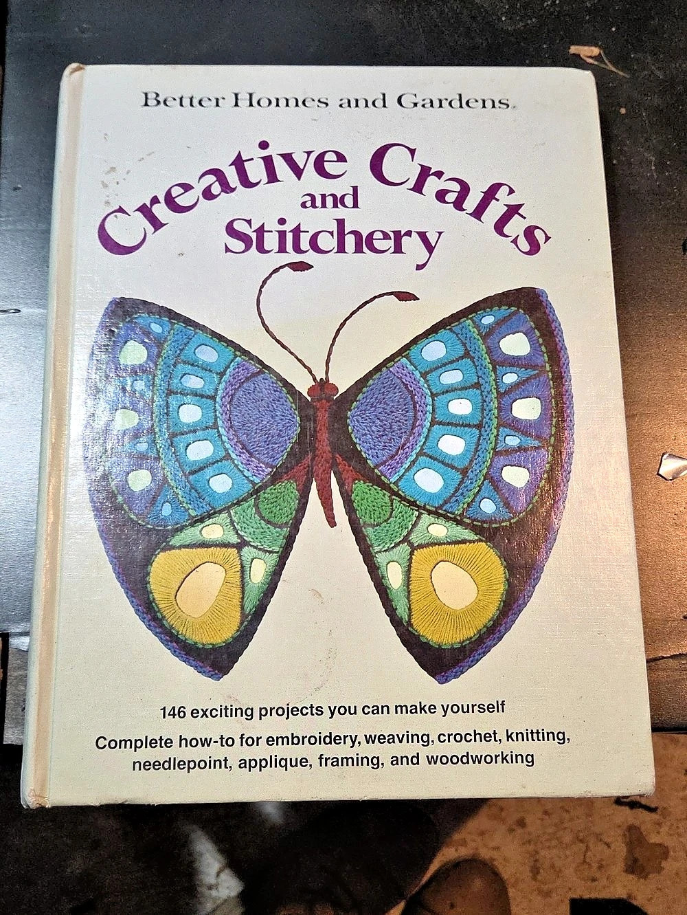 Better Homes and Gardens Creative Crafts and Stitchery 1976 Craft Book